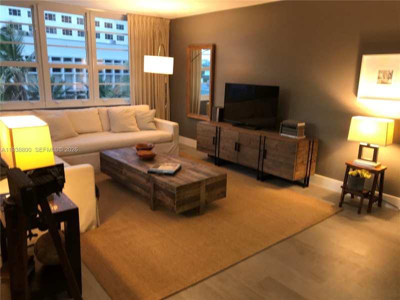 100 Lincoln Rd # B, Miami Beach FL 33139