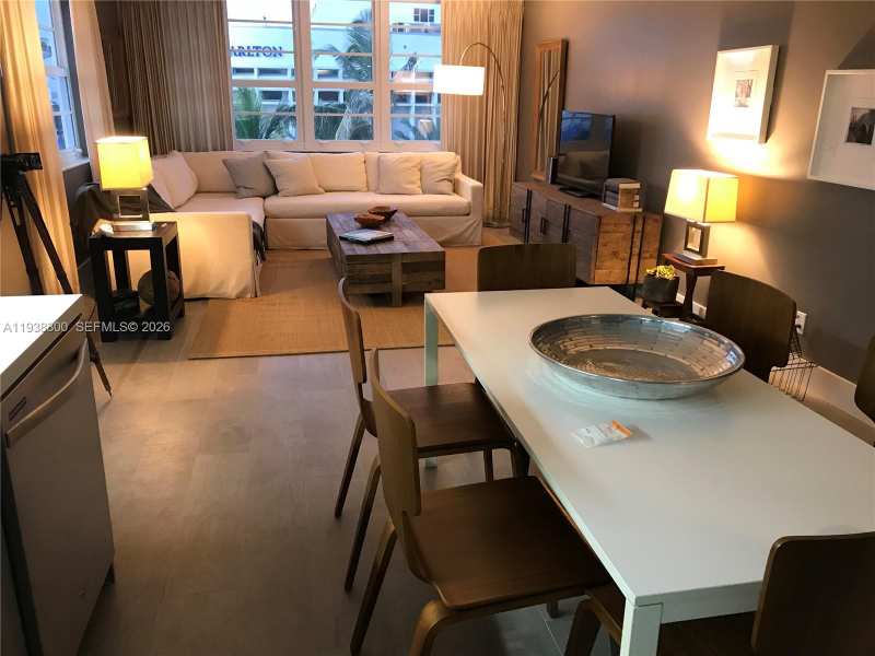 100 Lincoln Rd # B, Miami Beach FL 33139