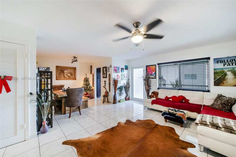 541 Blue Heron # 205C, Hallandale Beach FL 33009