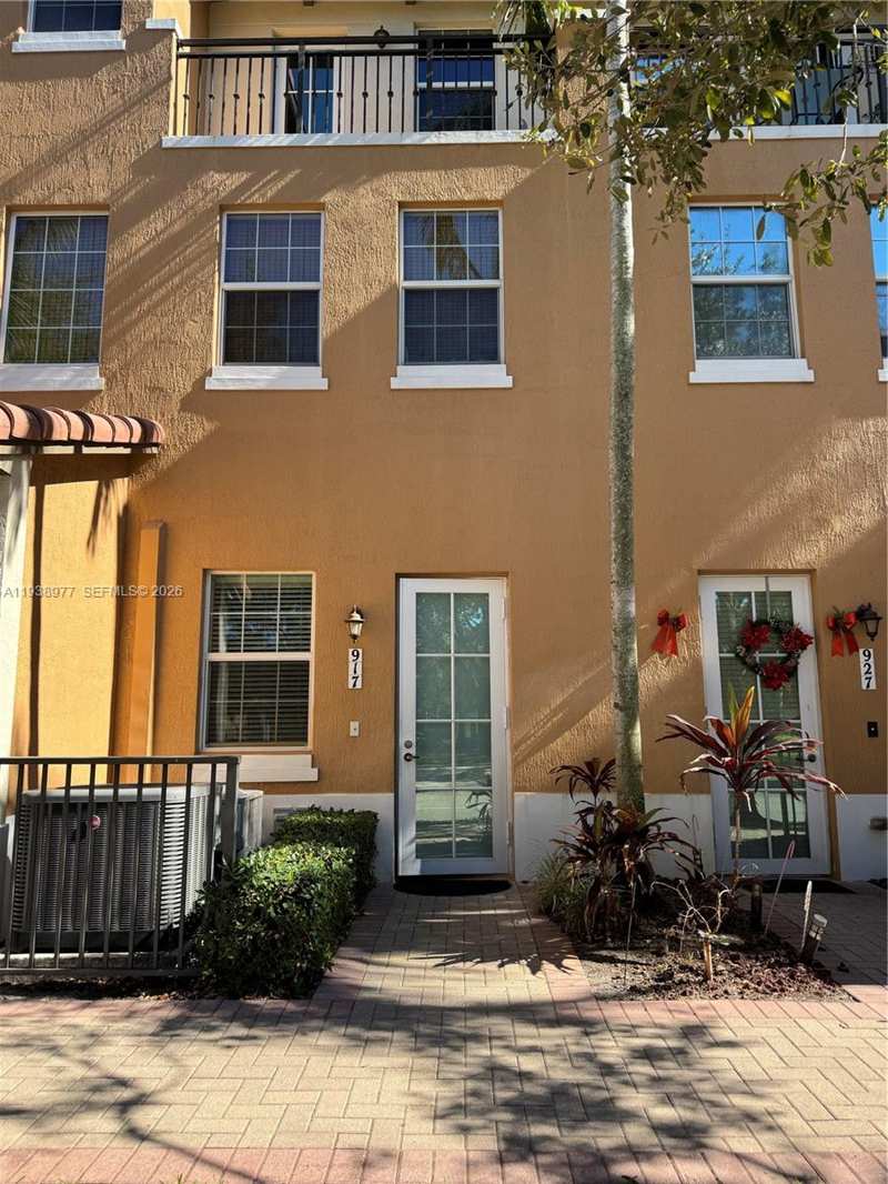 917 SW 147th Ave # 2006, Pembroke Pines FL 33027