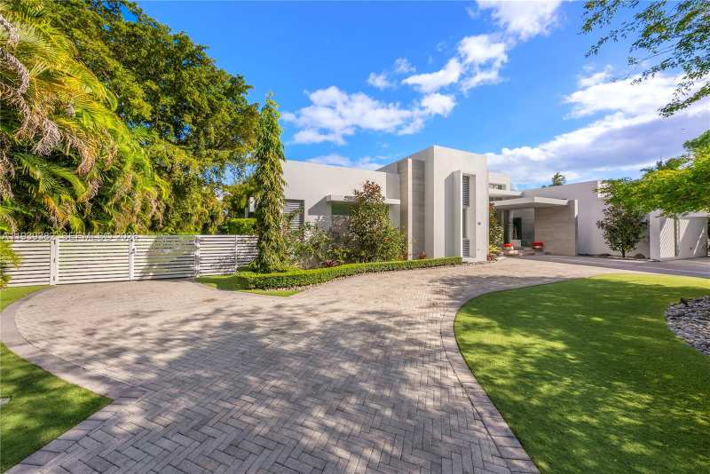 7218 SW 102nd St, Pinecrest FL 33156