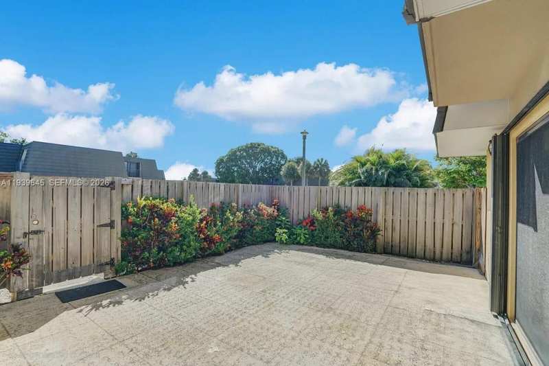 629 6th Way, West Palm Beach FL 33407