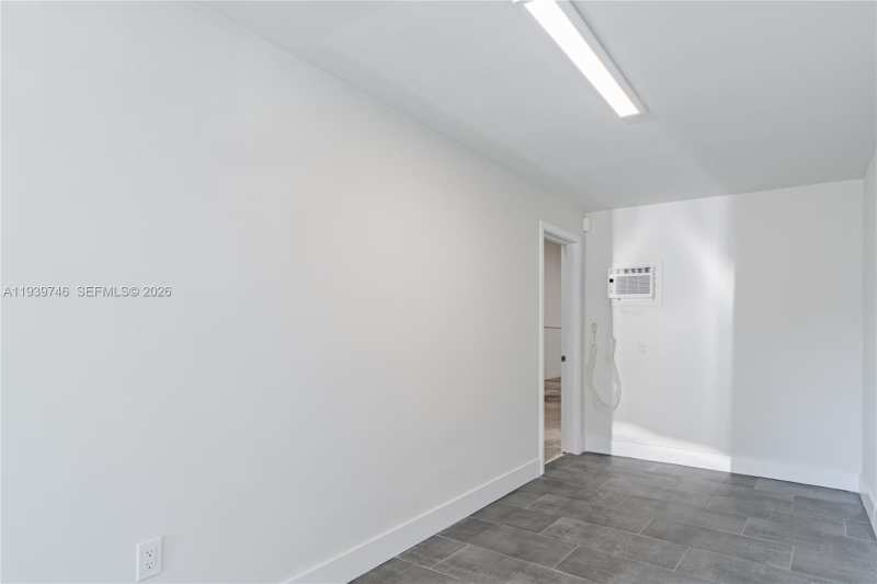 453 W 28th St, Hialeah FL 33010