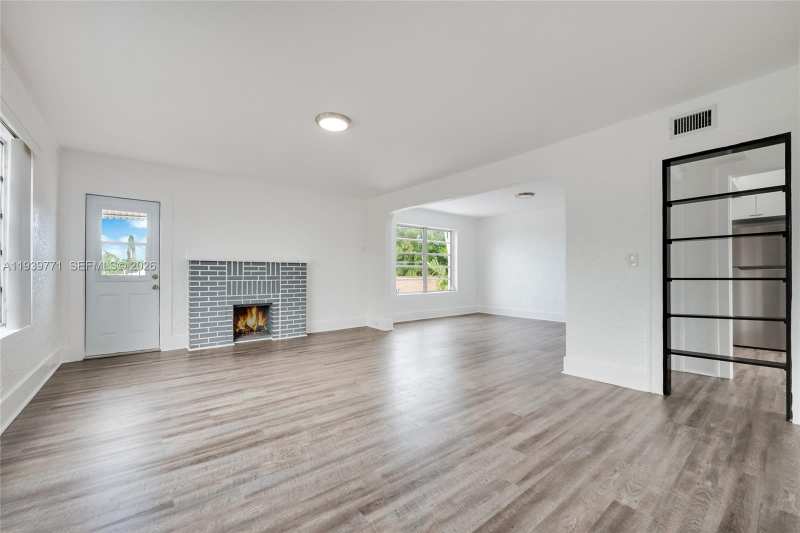 1736 SW 9th St, Miami FL 33135
