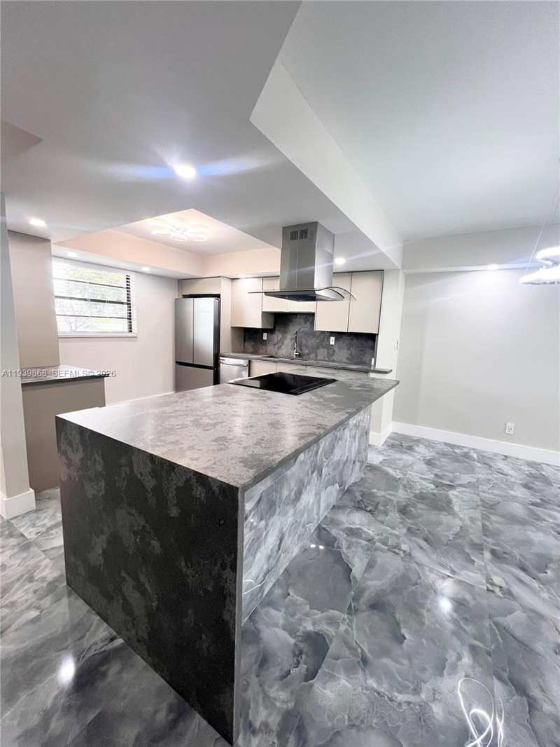 4930 E Sabal Palm Blvd # 206, Tamarac FL 33319