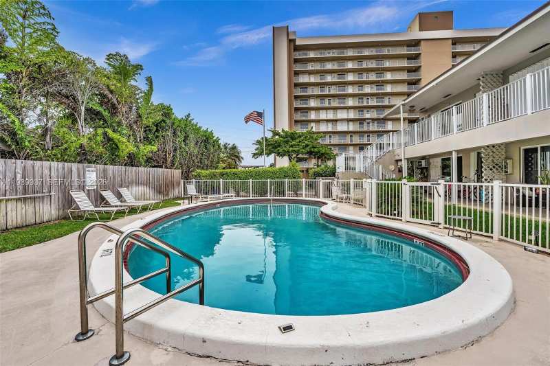 2501 N Ocean Blvd # 18, Pompano Beach FL 33062