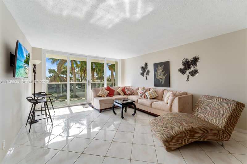 3140 S Ocean Dr # 212, Hallandale Beach FL 33009