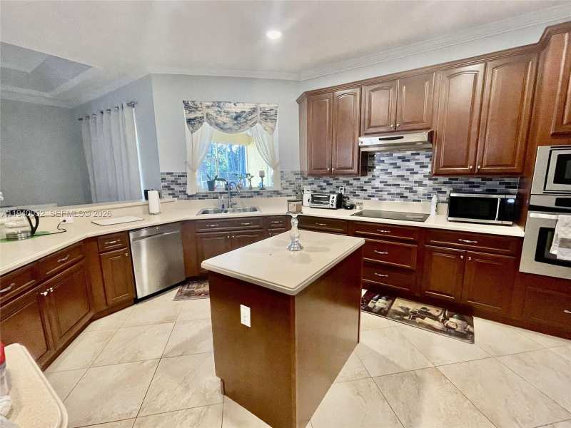 12841 Country Glen Dr, Cooper City FL 33330