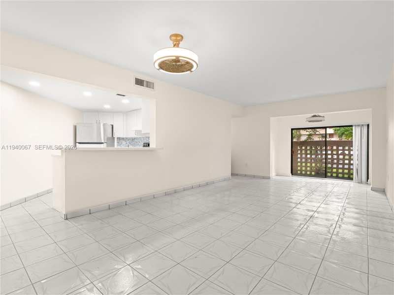 10249 NW 9th St Cir # 8, Miami FL 33172