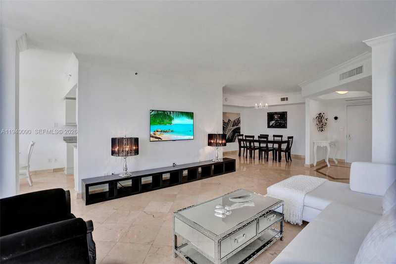 7000 Island Blvd # 808, Aventura FL 33160