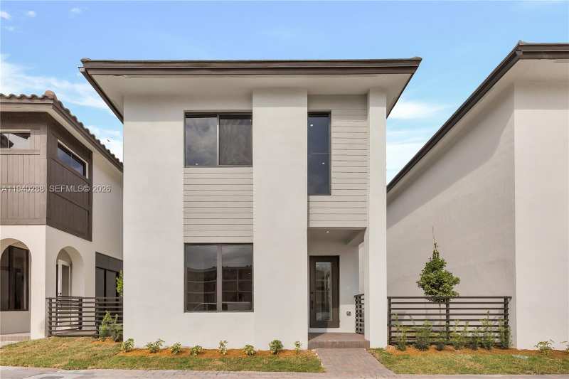 8037 NW 42nd St, Doral FL 33166