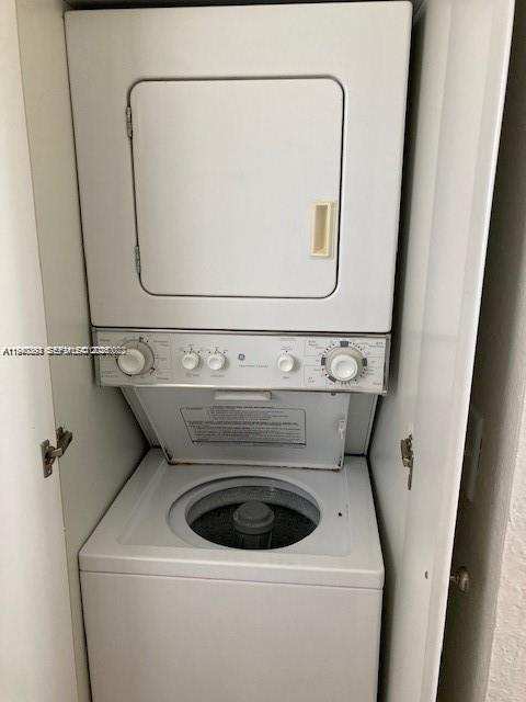 DOUGLAS OAKS CONDO