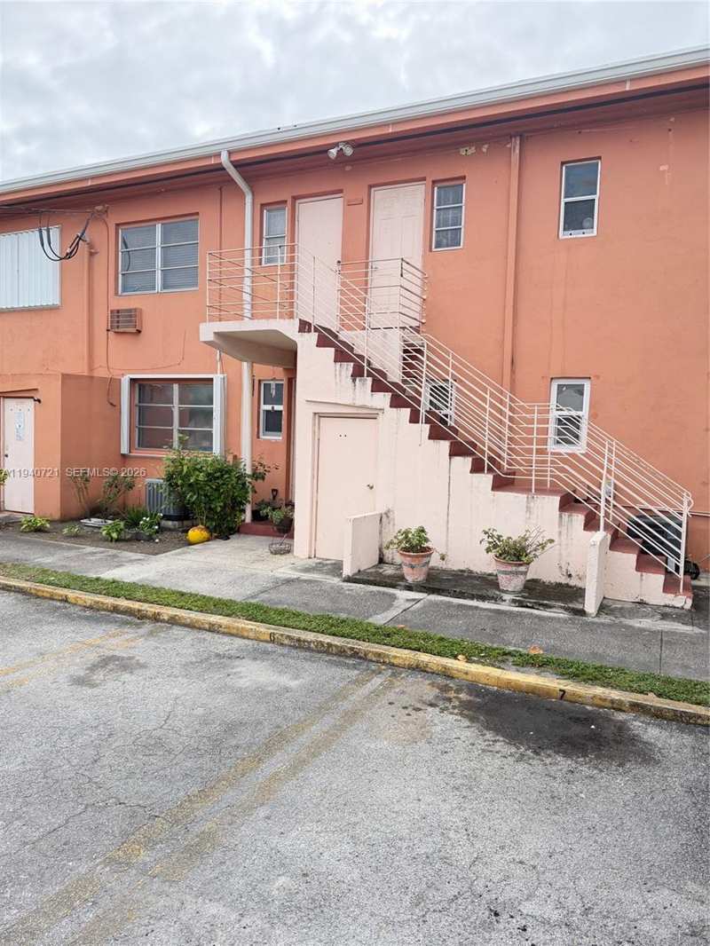 3671 SW 10th St # 9B, Miami FL 33135