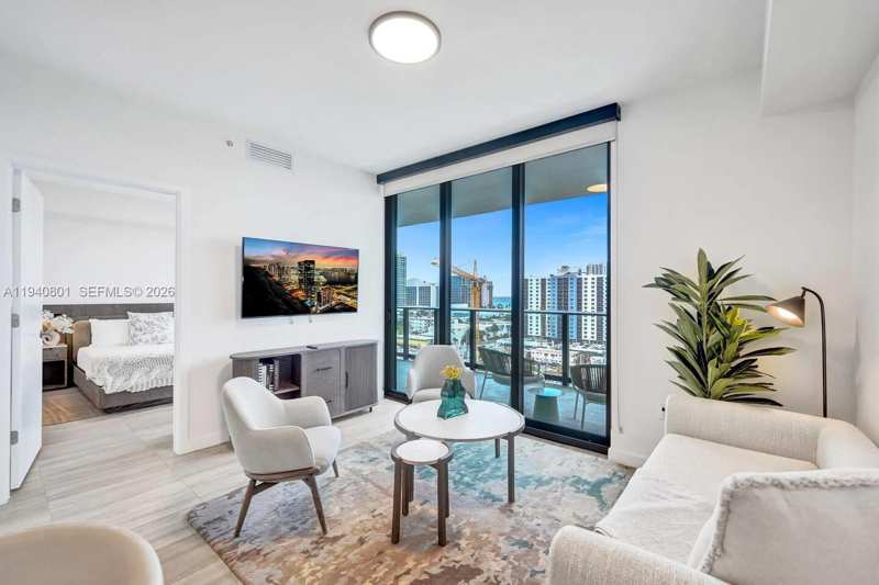 580 72ND # 1004, Miami Beach FL 33141