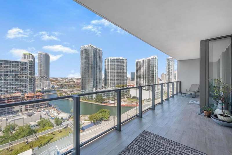 68 SE 6th St # 1710, Miami FL 33131