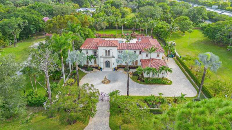 7538 SW 64th St, Miami FL 33143