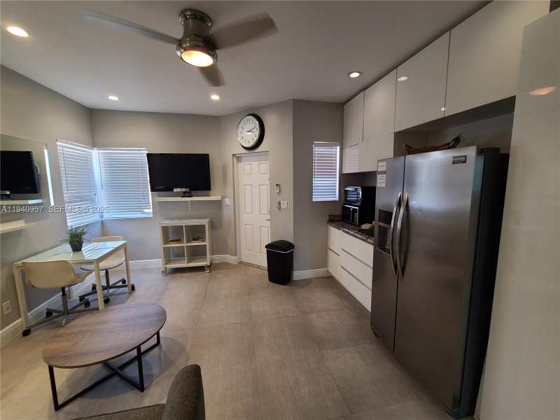 321 Hayes St # 8, Hollywood FL 33019