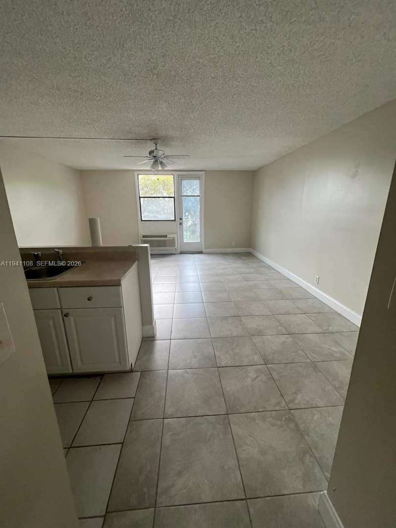 2701 Riverside Dr # B, Coral Springs FL 33065