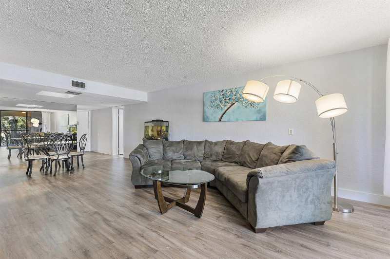 16475 Golf Club Road # 207, Weston FL 33326