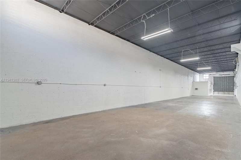 569 W 28th St, Hialeah FL 33010