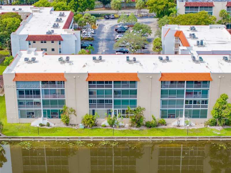 3581 Inverrary Dr # 308, Lauderhill FL 33319