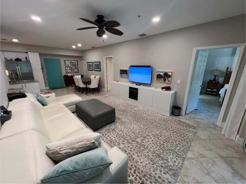 75 Gulfstream Rd # 211B, Dania Beach FL 33004