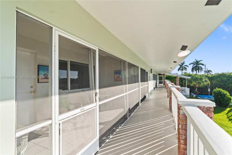 2541 NE 11th St # 212, Pompano Beach FL 33062