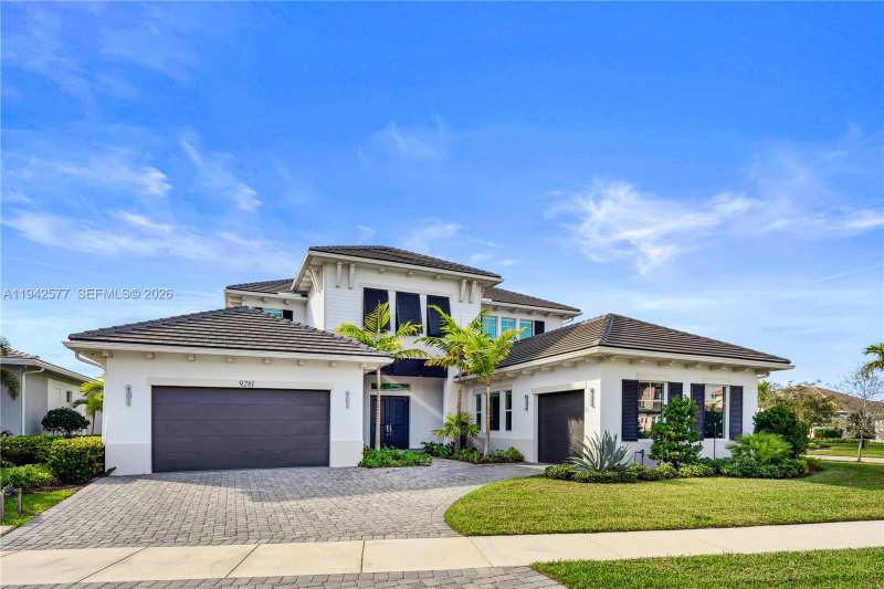 9281 Coral Isles Cir, Palm Beach Gardens FL 33412
