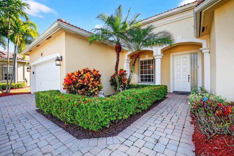 9566 Lantern Bay Circle, West Palm Beach FL 33411