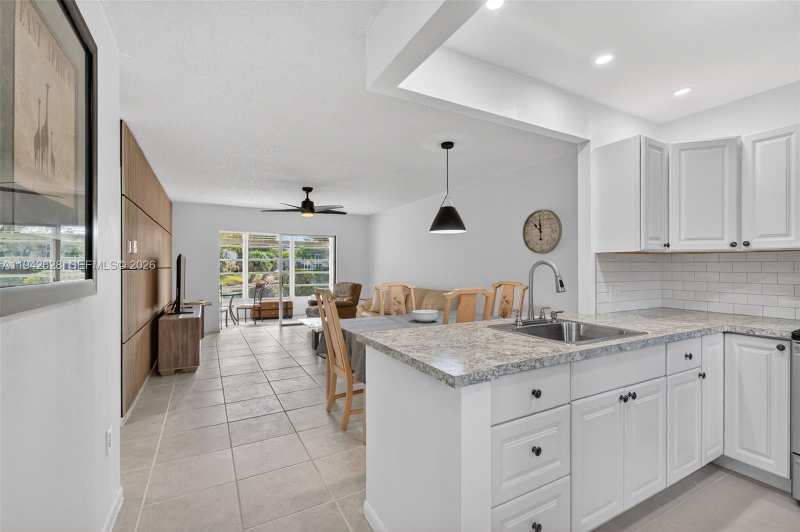 5000 NW 36th St # 410, Lauderdale Lakes FL 33319