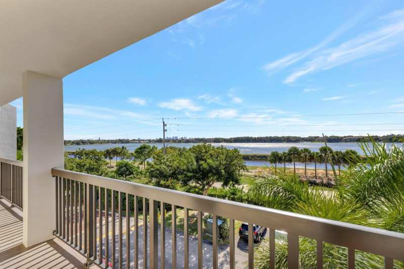 115 Lake Emerald Drive # 403, Oakland Park FL 33309