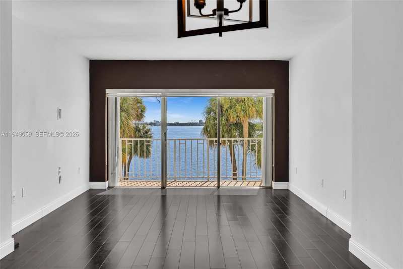500 Bayview Dr # 228, Sunny Isles Beach FL 33160