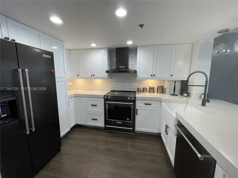 2555 Collins Ave # 1409, Miami Beach FL 33140