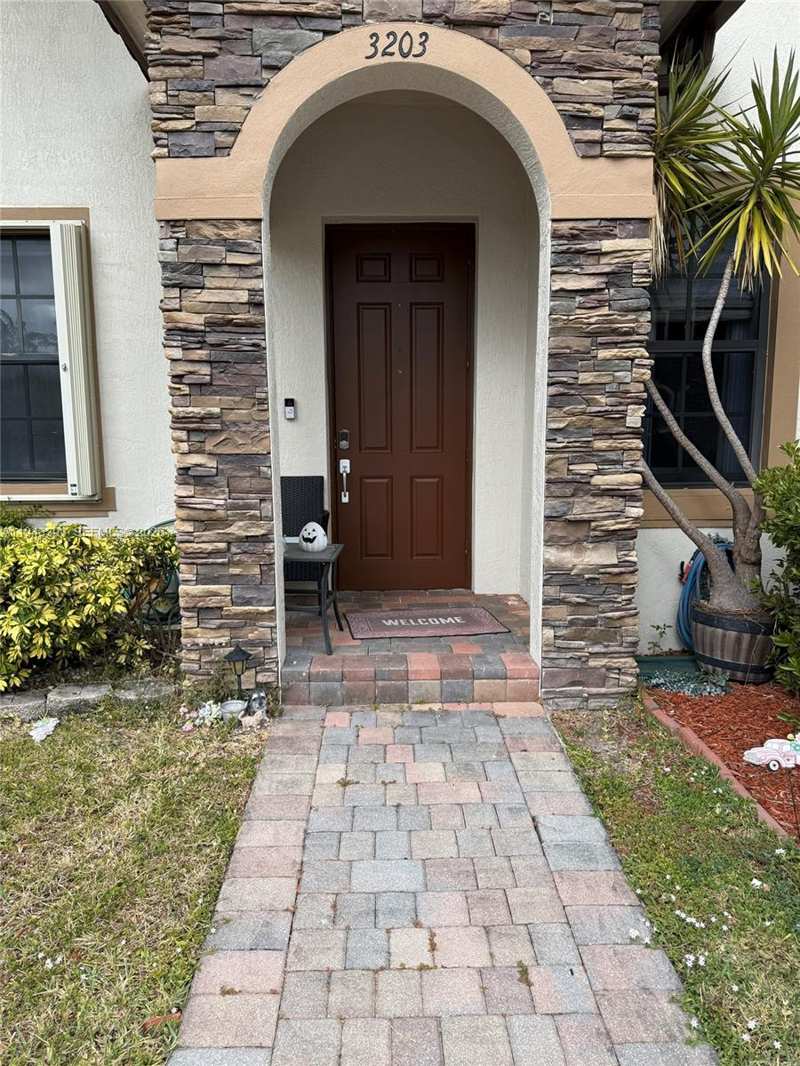 3203 SE 7th St, Homestead FL 33033