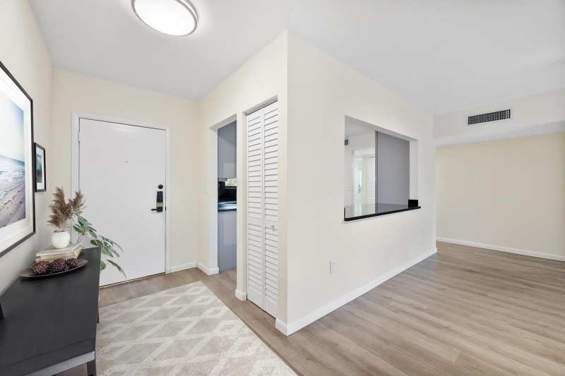 19986 NE 5th Court # 4d, Miami FL 33179
