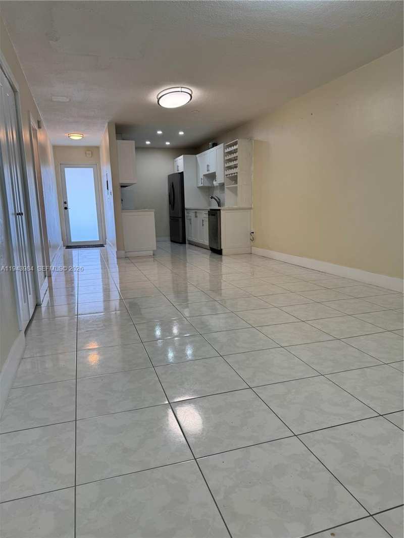 300 NE 191st St # 219, Miami FL 33179