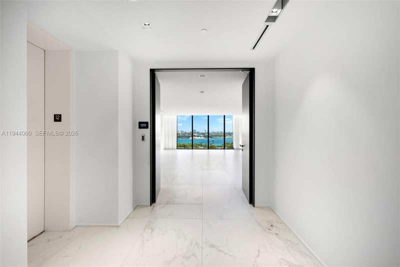 1000 Biscayne Blvd, Miami FL 33132