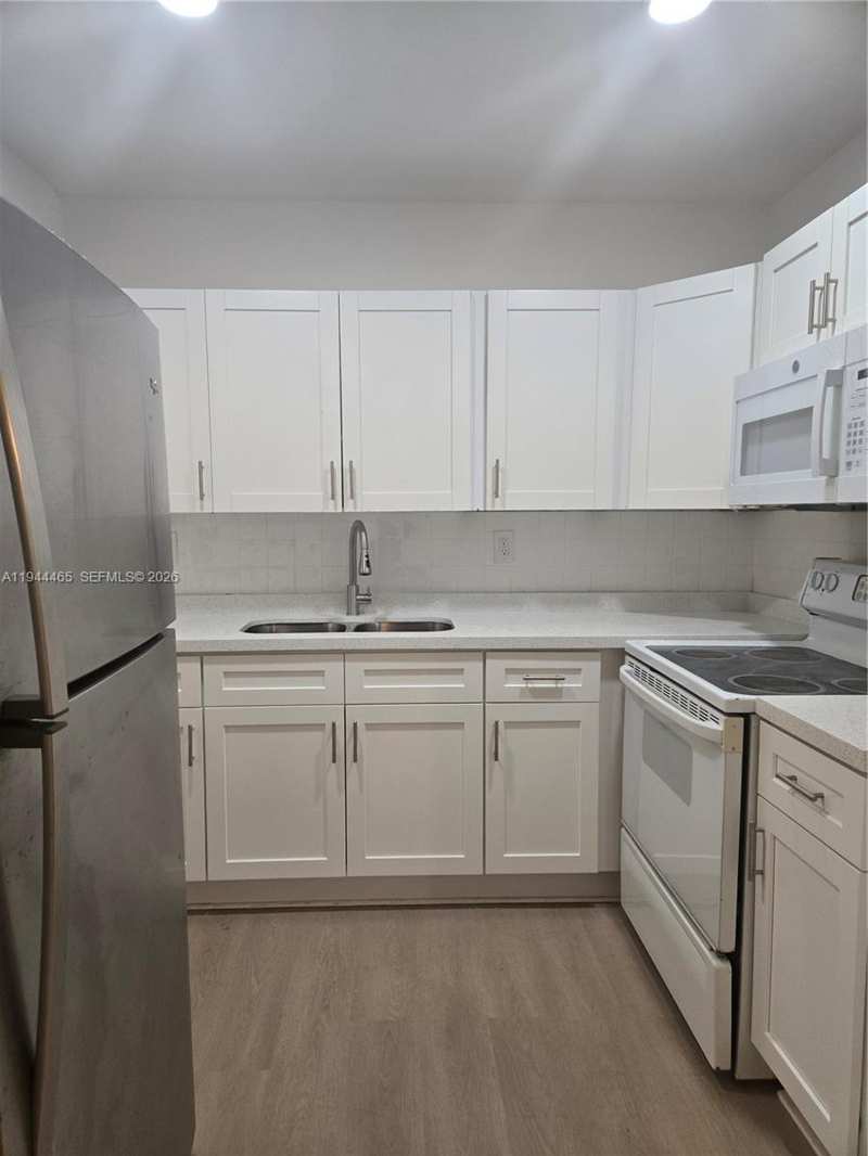 190 SE 12th Ave # 8B, Pompano Beach FL 33060