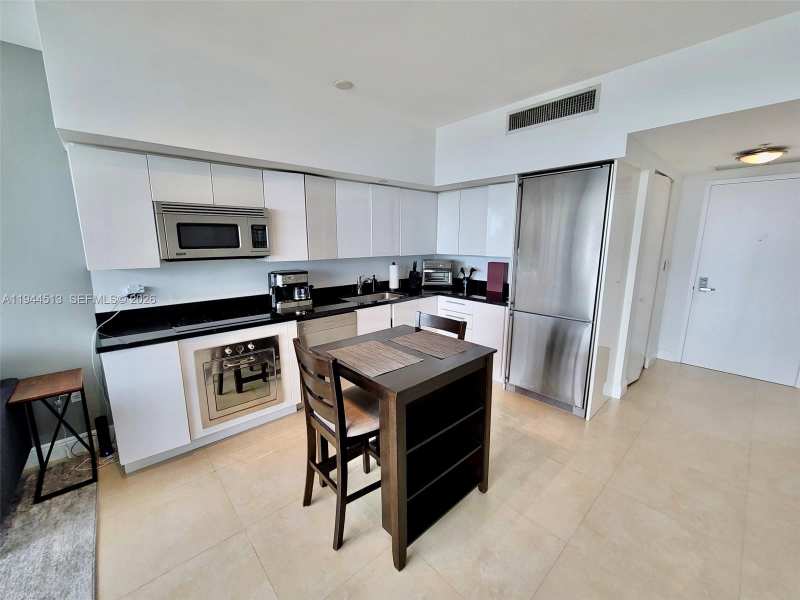 92 SW 3rd St # 1808, Miami FL 33130