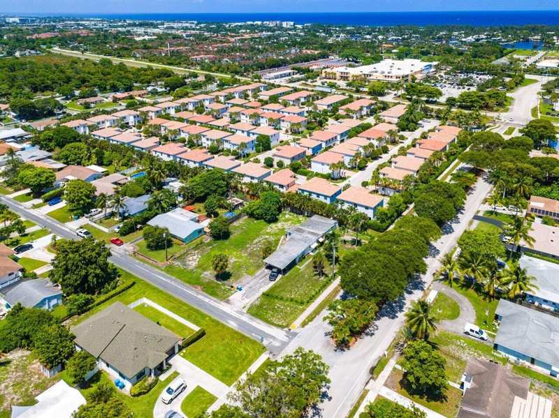 3650 SE 2nd Court, Boynton Beach FL 33435