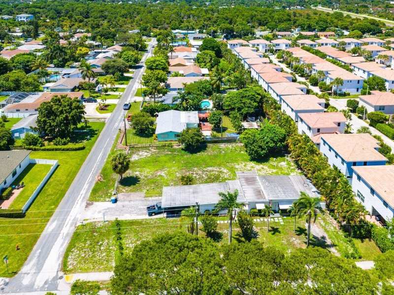 3650 SE 2nd Court, Boynton Beach FL 33435