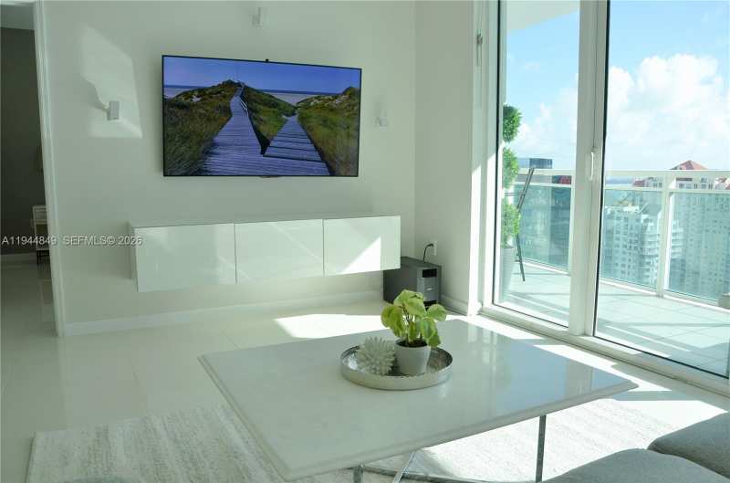 950 Brickell Bay Dr # 3705, Miami FL 33131