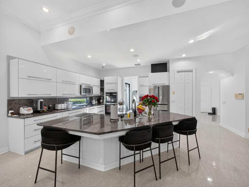 125 Pembroke Drive, Palm Beach Gardens FL 33418