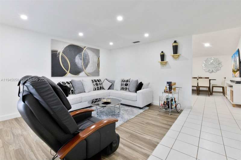 11145 NW 27th St, Sunrise FL 33322