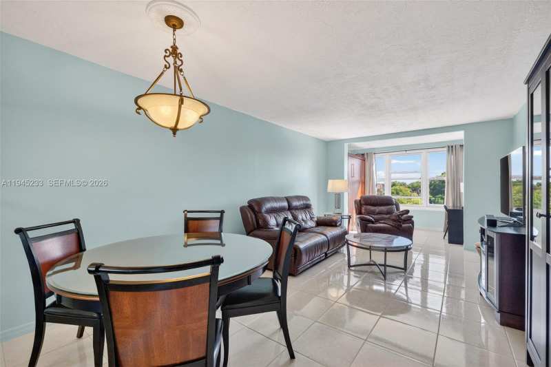 2801 Somerset Dr # 408, Lauderdale Lakes FL 33311