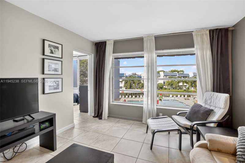 7897 Golf Circle Dr # 307, Margate FL 33063