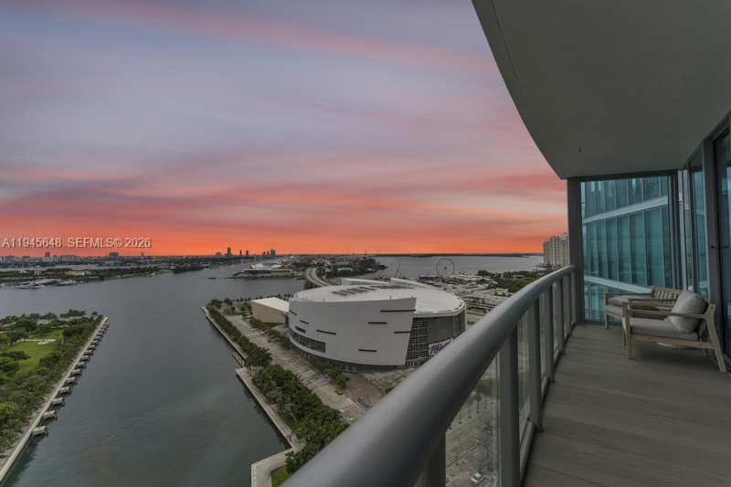 888 Biscayne Blvd # 2409, Miami FL 33132