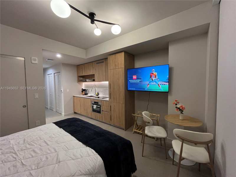 11 NE 6TH # 1006, Miami FL 33132