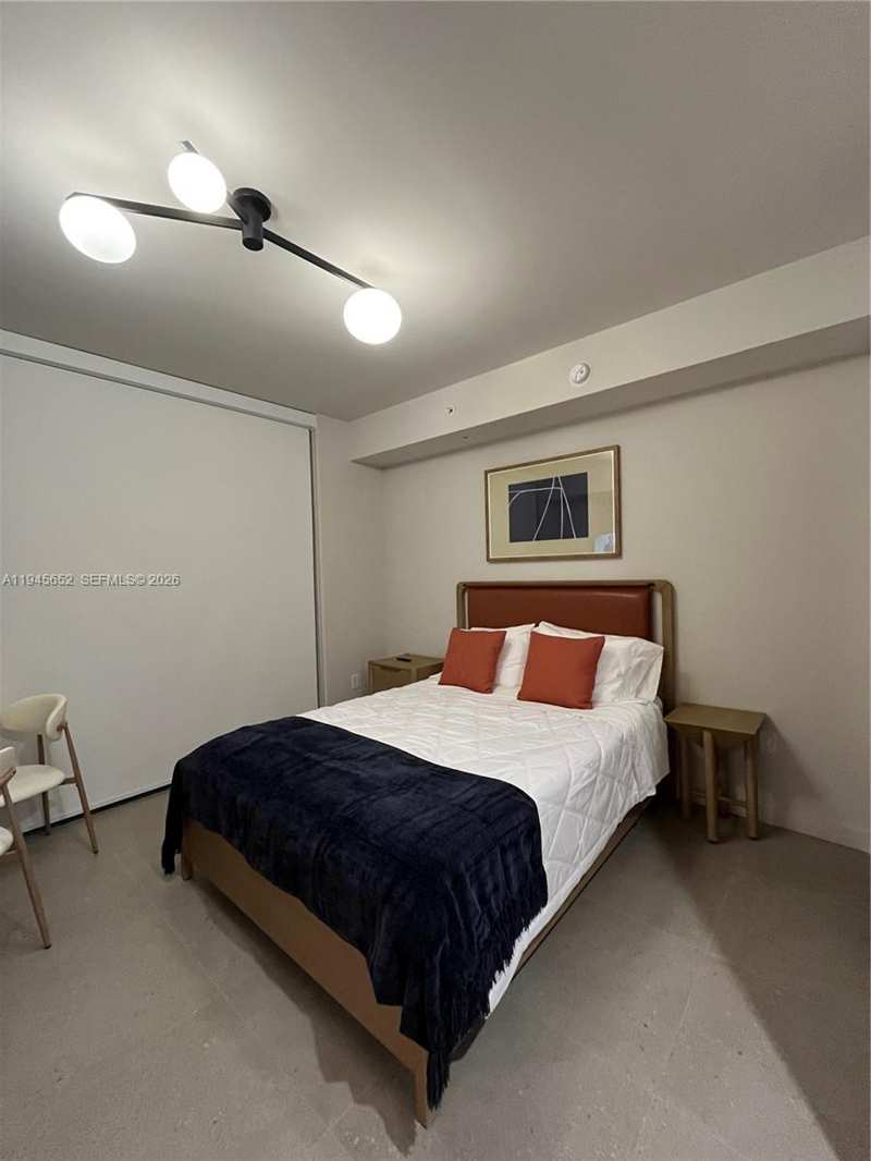 11 NE 6TH # 1006, Miami FL 33132