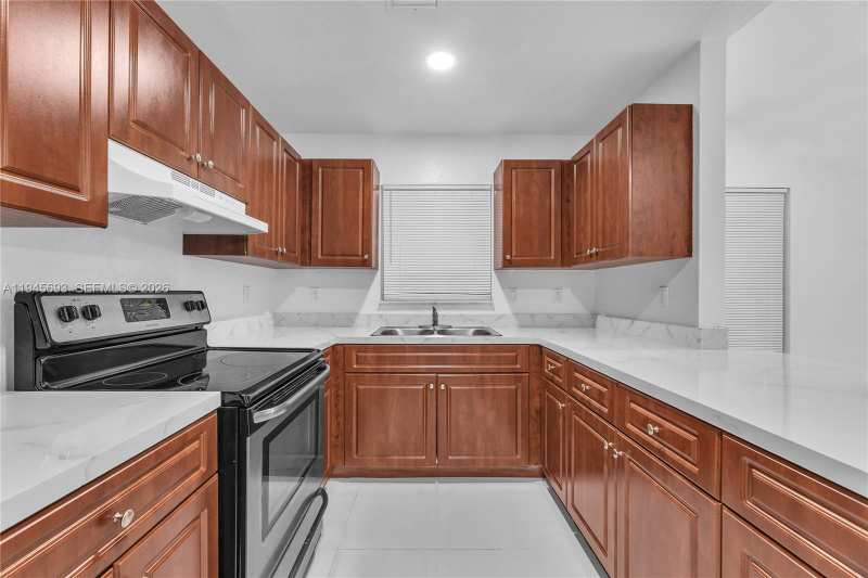 1541 NW 1st Ct, Miami FL 33136